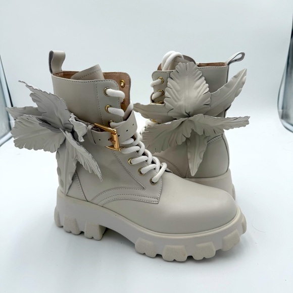 Cecelia New York Leather Honey Flower Chunky Lug Lace Up Combat Boots 8.5 NWOT - Picture 1 of 10